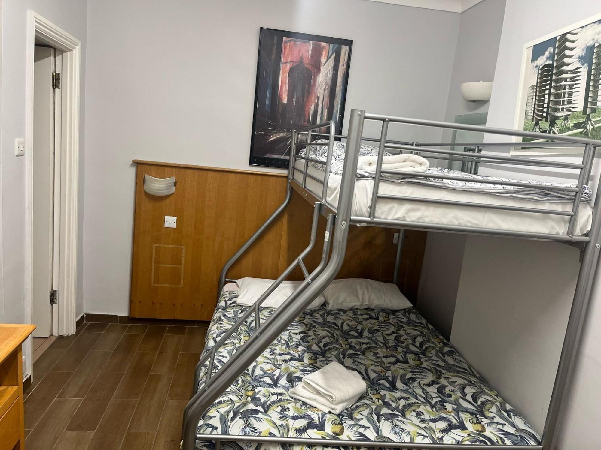 Atlas Hostel Лондон Экстерьер фото