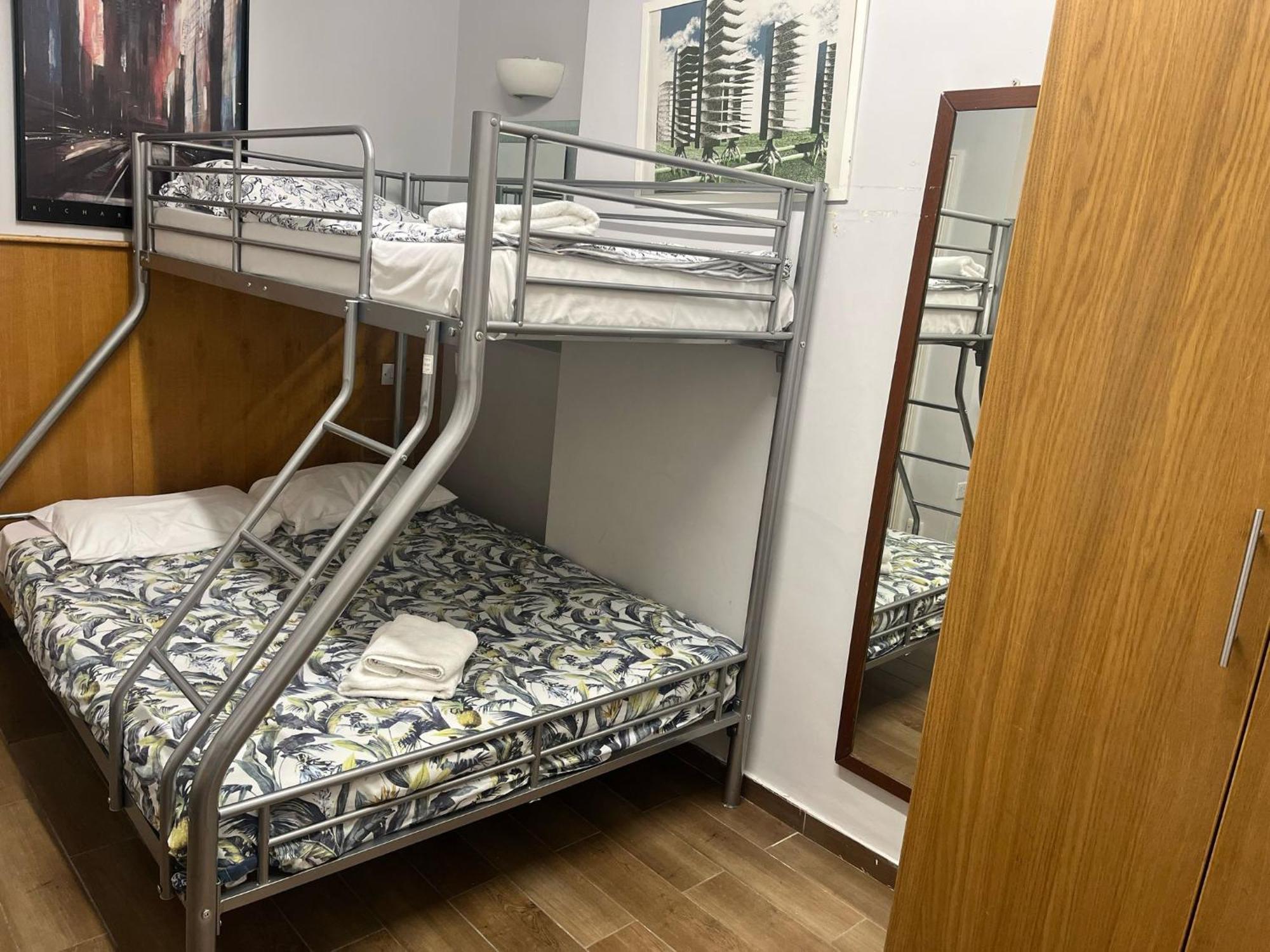 Atlas Hostel Лондон Экстерьер фото